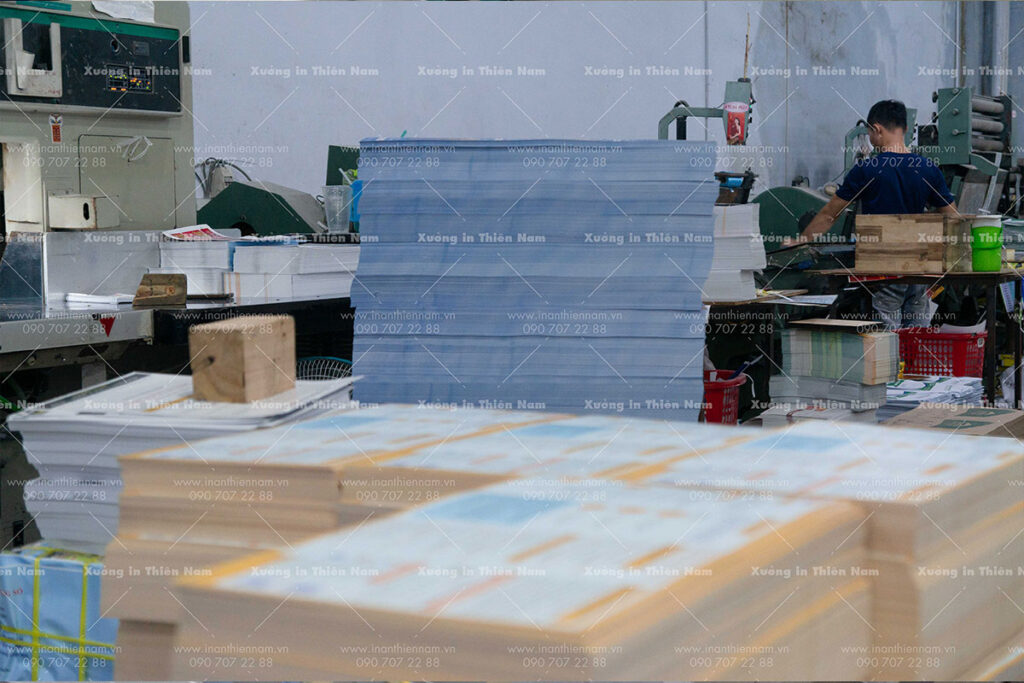 In giấy tiêu đề Thiên Nam